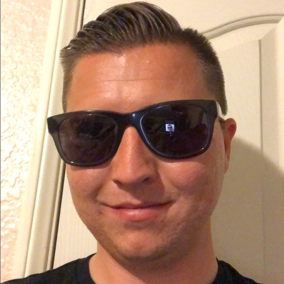 Burberry Sunglasses wayfarer BE4211 - Picture 5 of 6